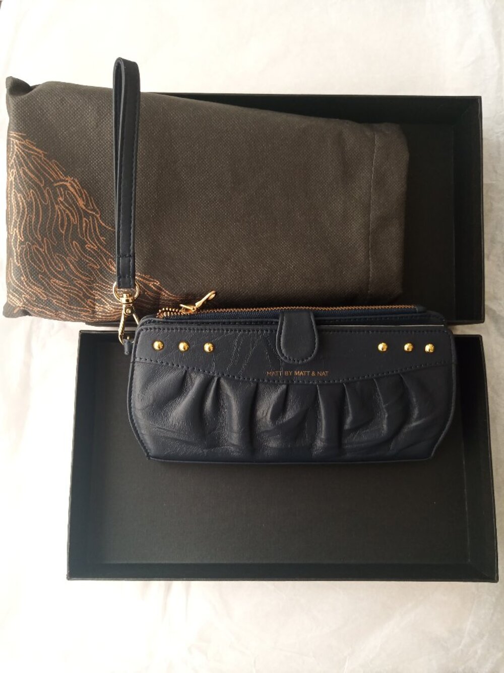Matt & Nat wallet with removable wrist strap, color navy blue
